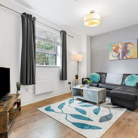 Spacious 1 Bedroom Apartment In Central Woking Ngoại thất bức ảnh