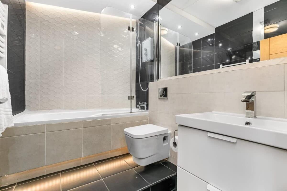 Spacious 1 Bedroom Apartment In Central Woking Ngoại thất bức ảnh