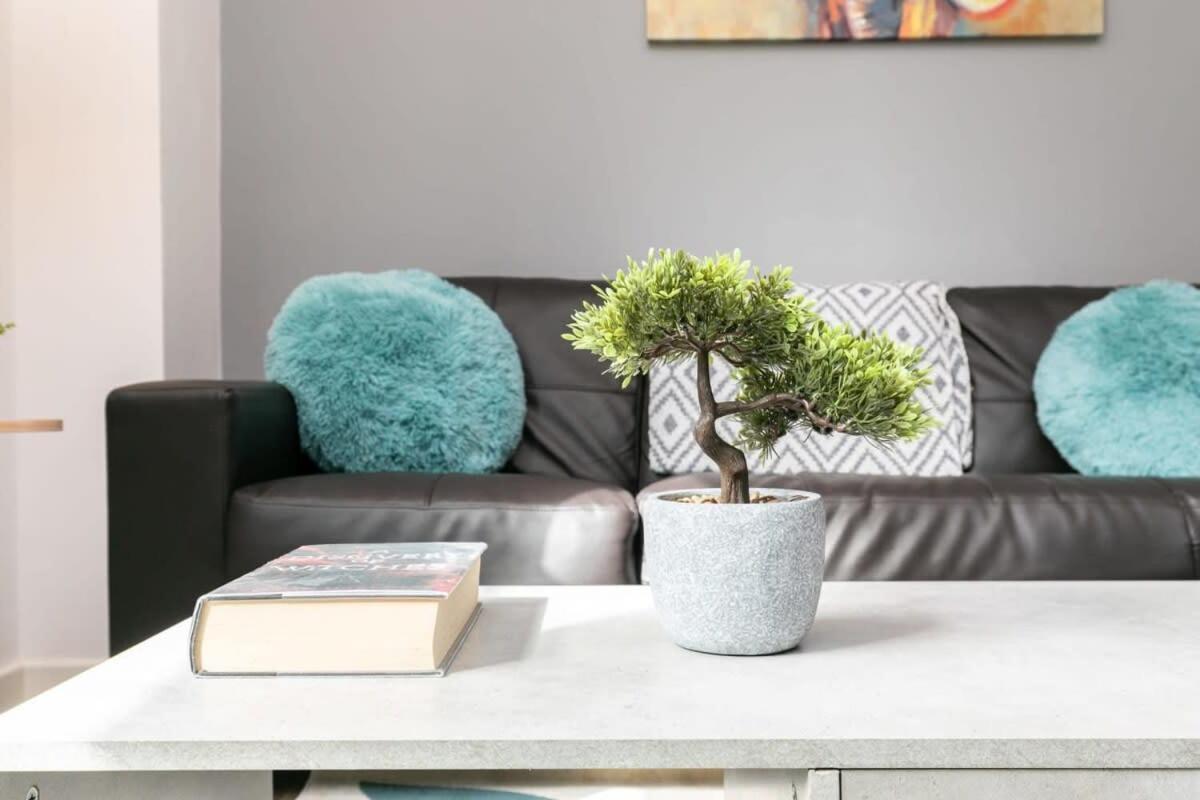 Spacious 1 Bedroom Apartment In Central Woking Ngoại thất bức ảnh