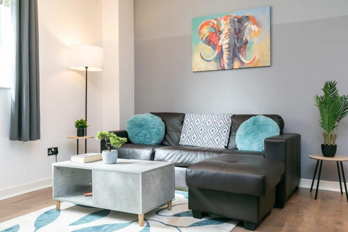 Spacious 1 Bedroom Apartment In Central Woking Ngoại thất bức ảnh