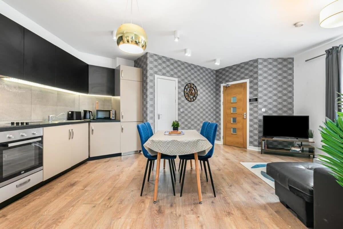 Spacious 1 Bedroom Apartment In Central Woking Ngoại thất bức ảnh